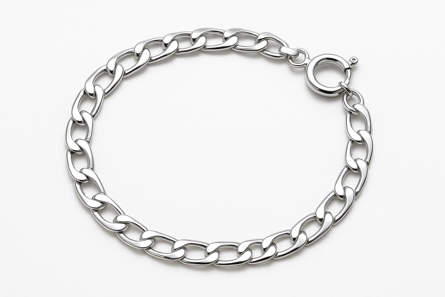 Shining silver figaro chain bracelet with alternating link pattern