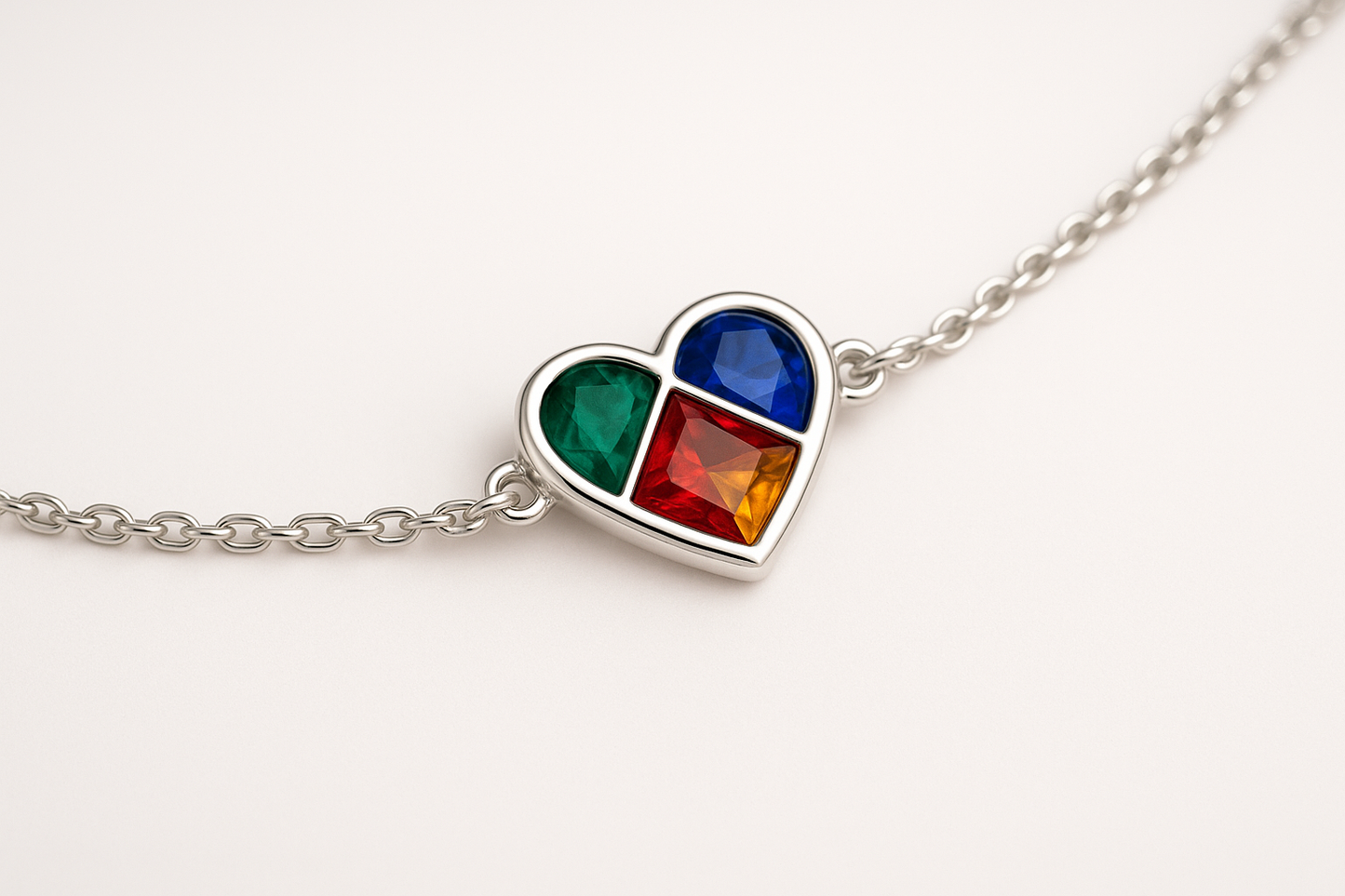 Thin silver bracelet with heart-shaped mosaic pendant