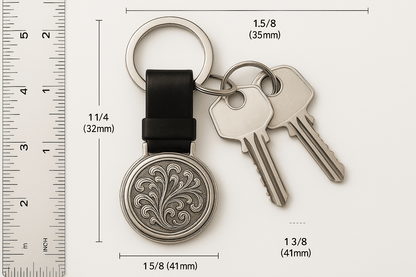 Km5 Silver Circular Keychain with Floral Scrollwork - Premium Quality S501125 - Rosa argento