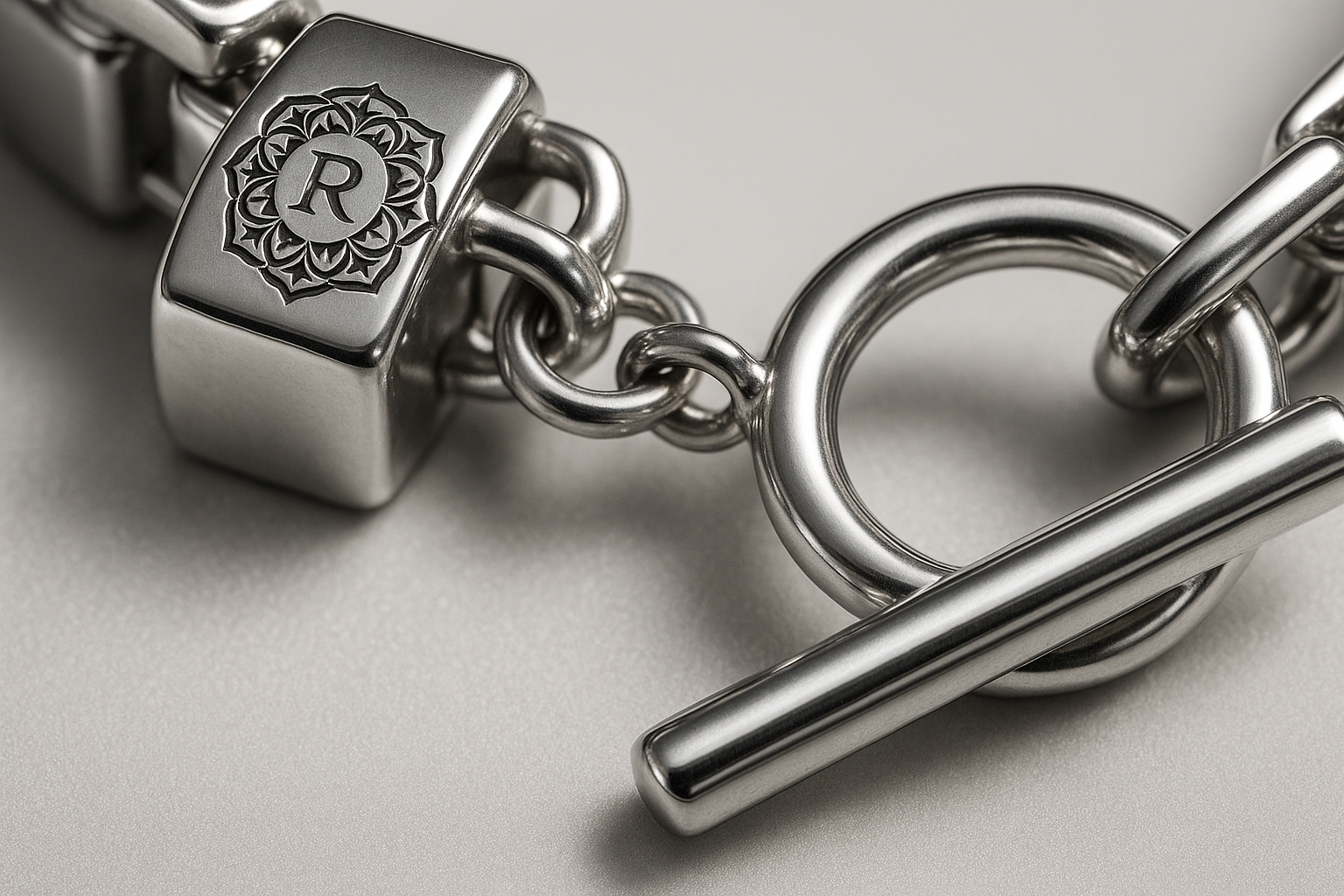 Close-up with 925 marking and Rosa Argento logo engraved