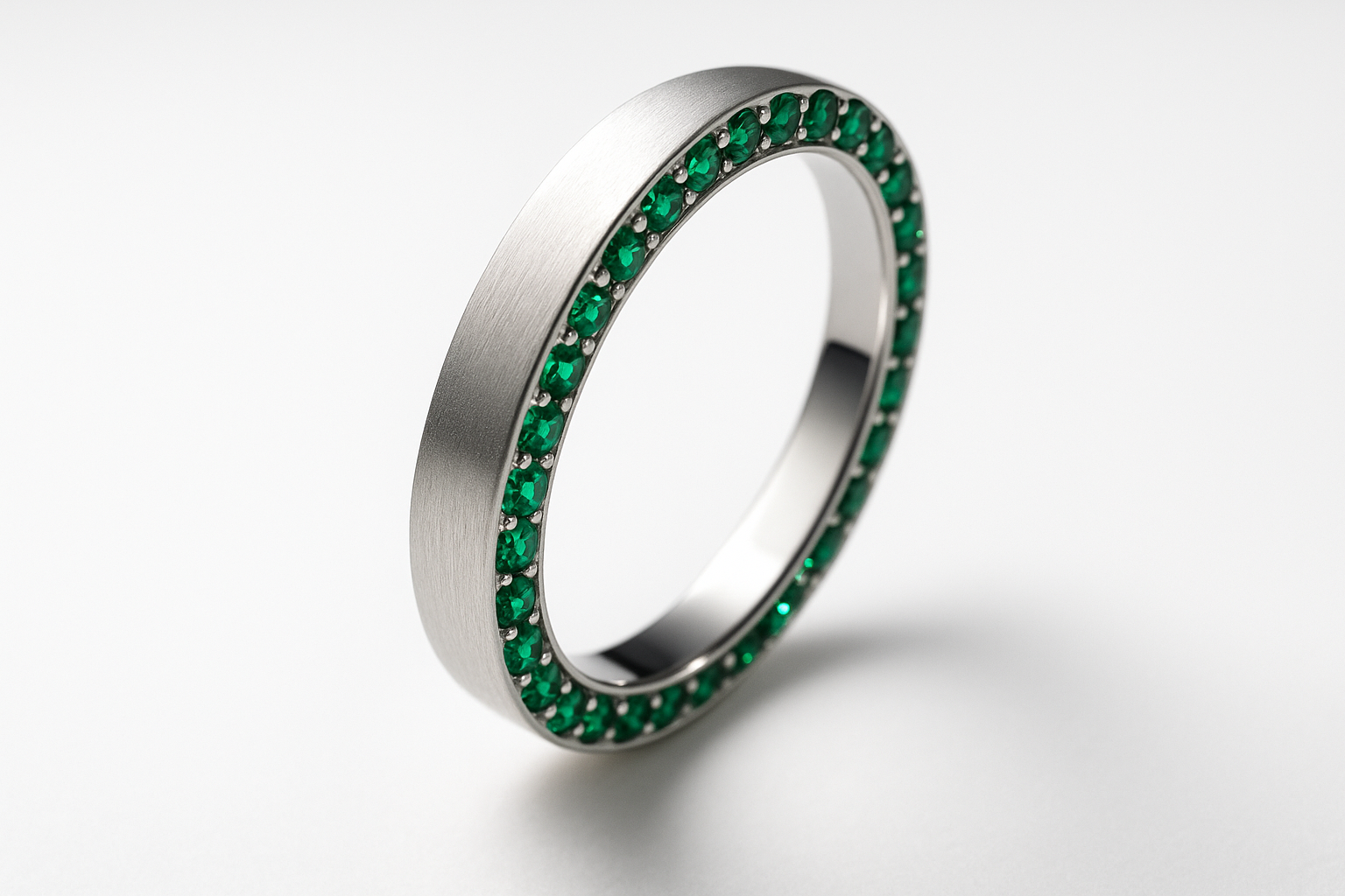 Oval silver ring with emerald stones