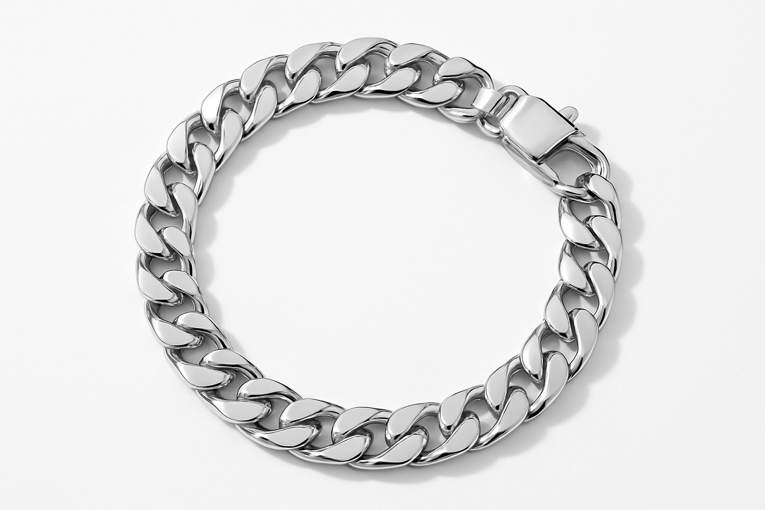 Shining silver curb chain bracelet with polished links